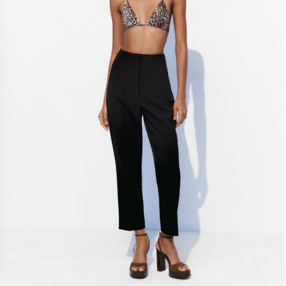 PANTS WITH A HIGH WAIST